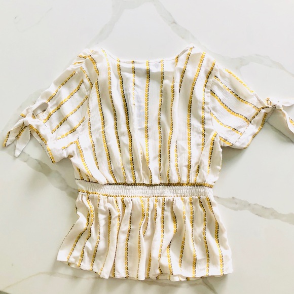 ⚜️C R O P   TOP⚜️ - Picture 3 of 3